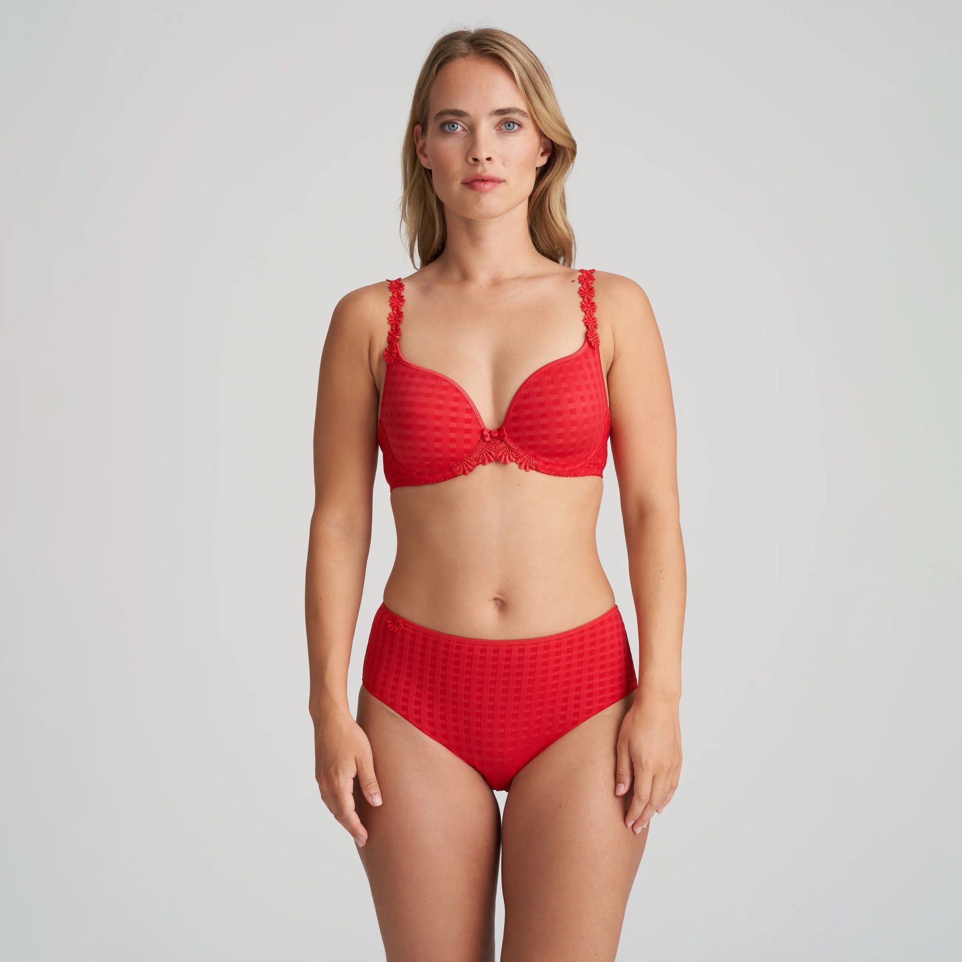 Avero 0500411 - Scarlet