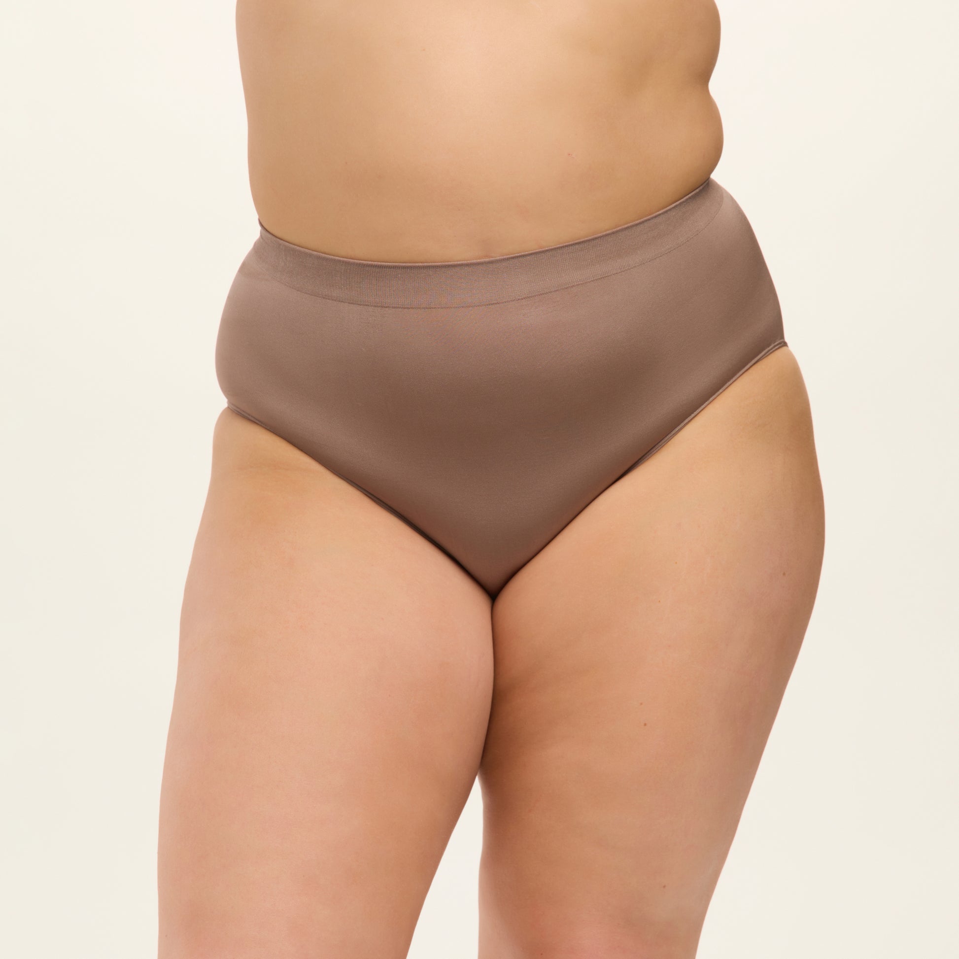 B Smooth 838175 - Deep Taupe