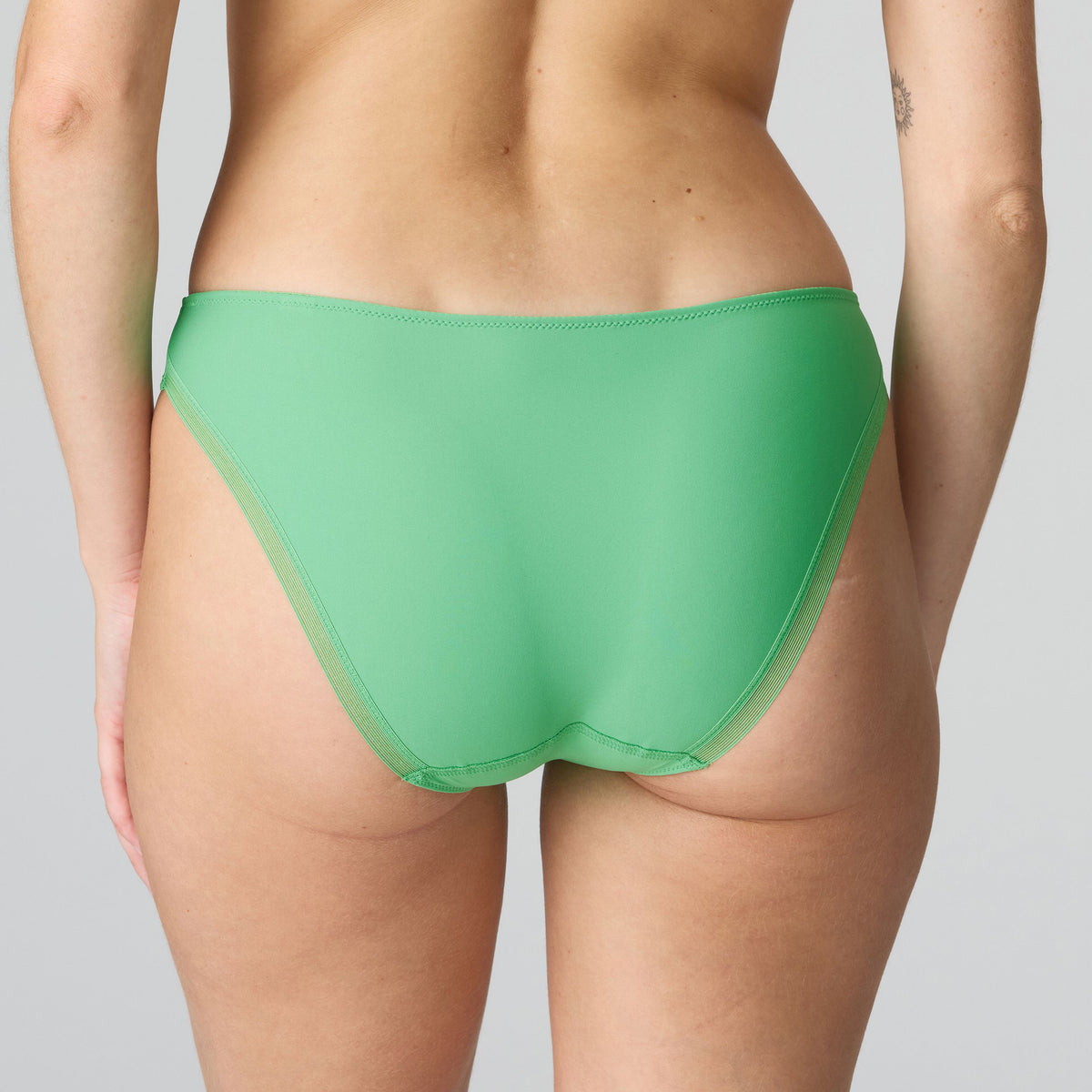 Tom 0520820 - Lush green