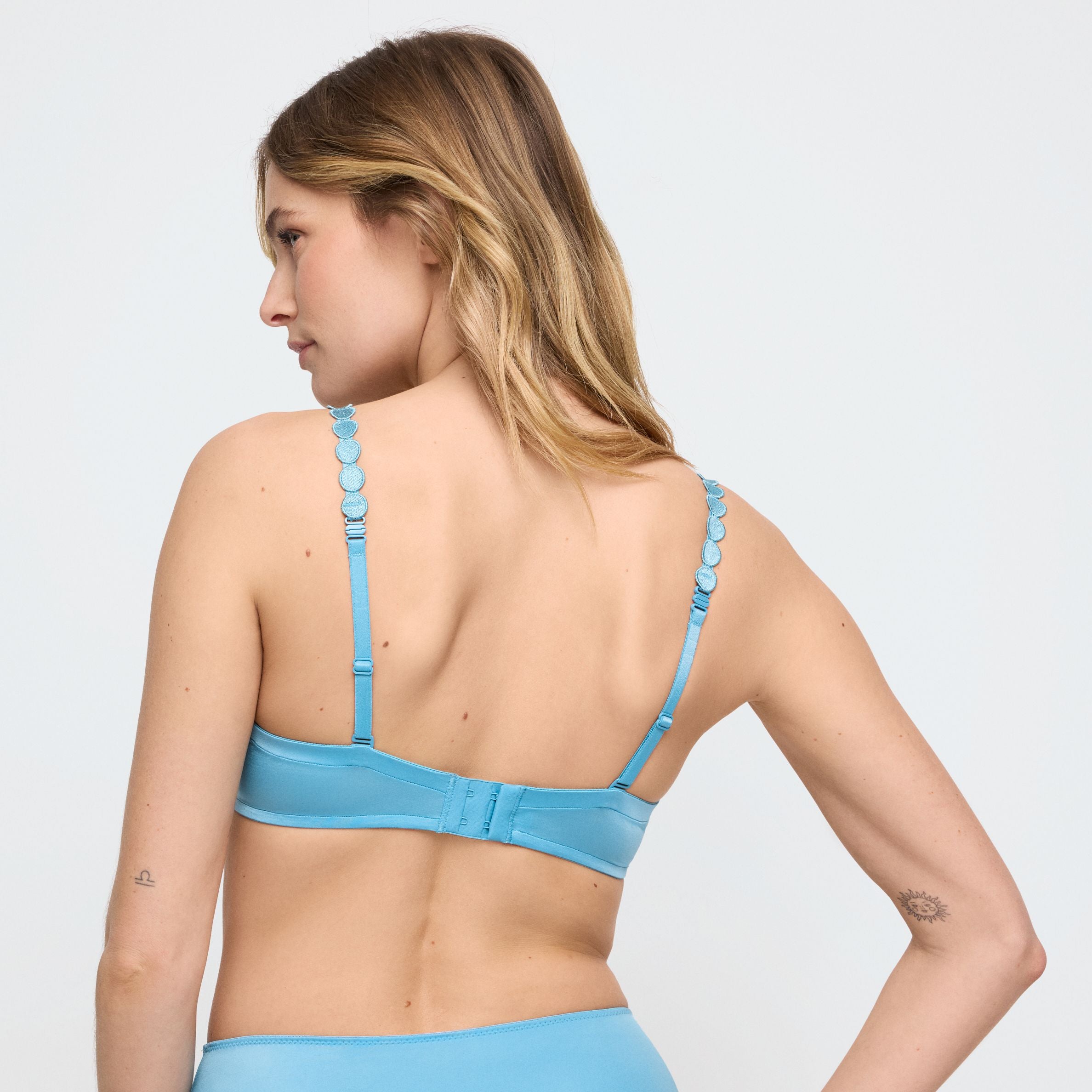 Tom 0120826 - Azure Delight