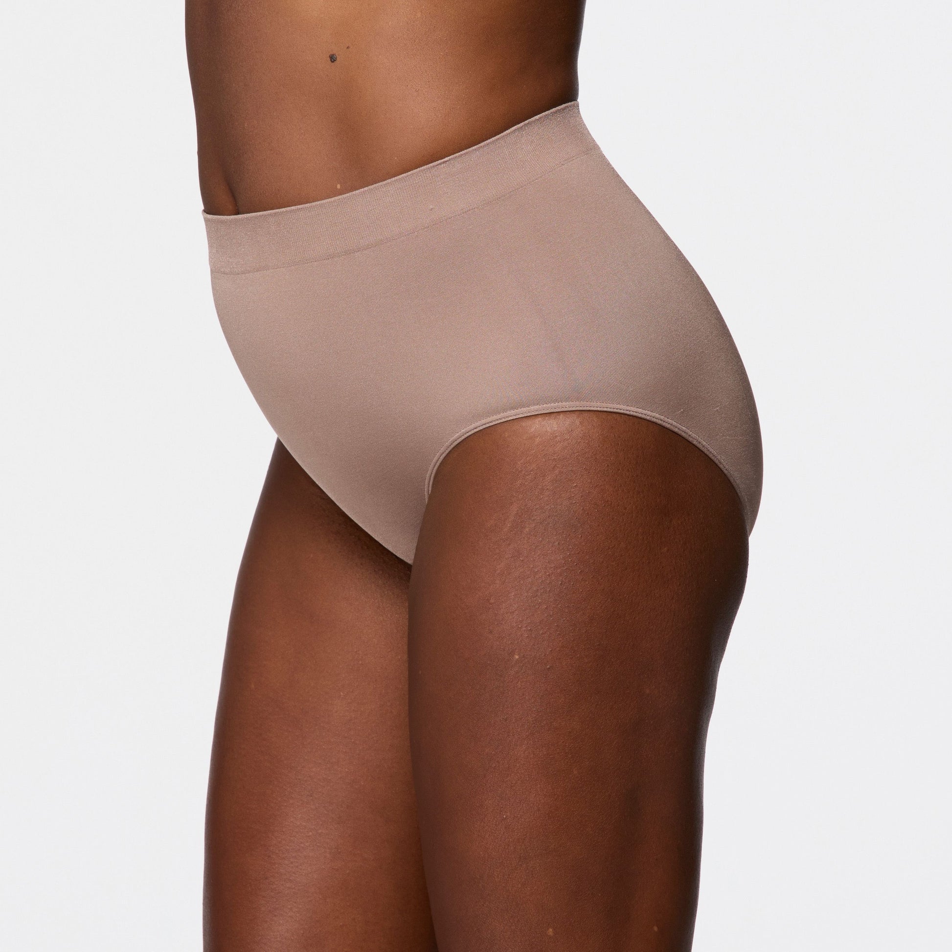 B Smooth 838175 - Deep Taupe