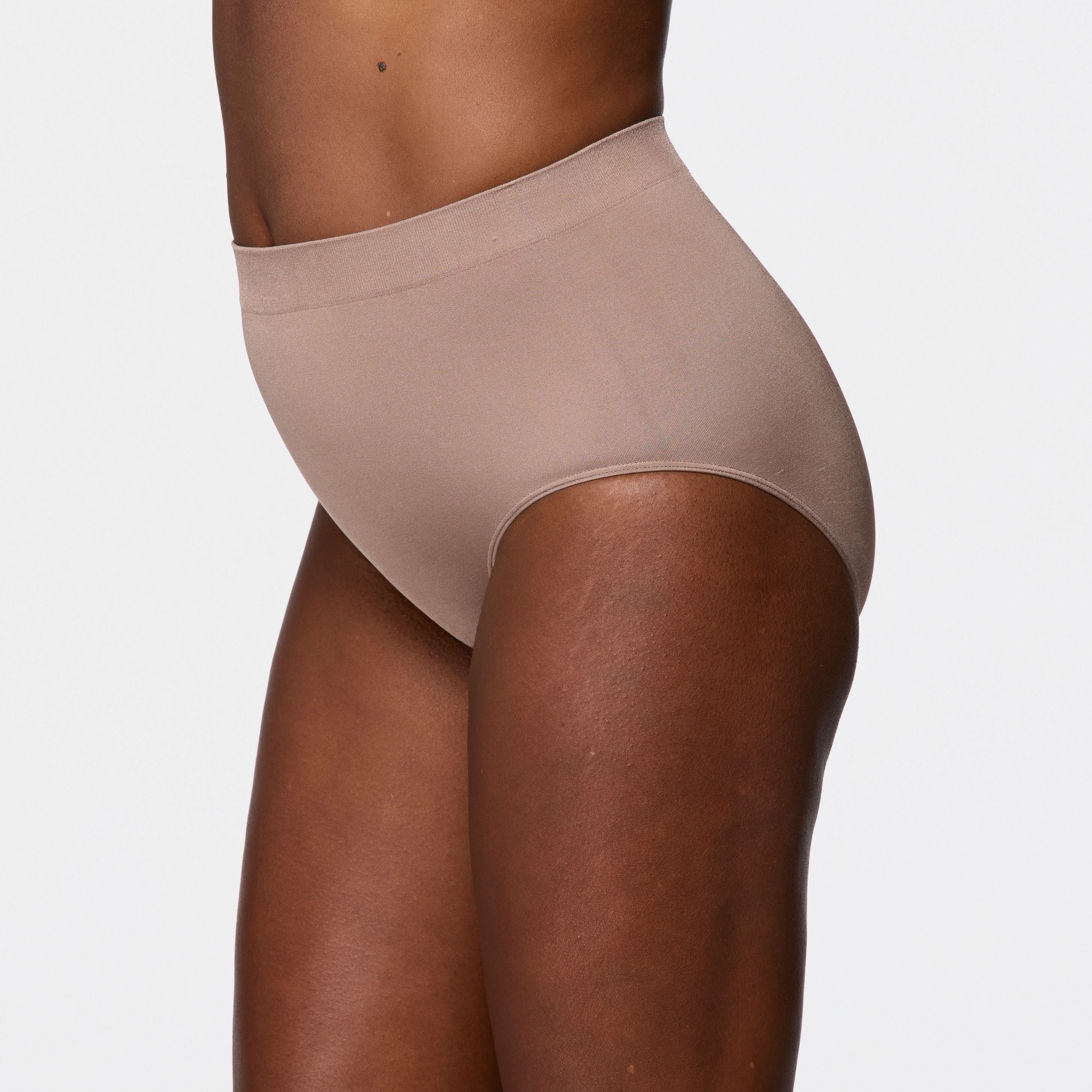B Smooth 838175 - Deep Taupe