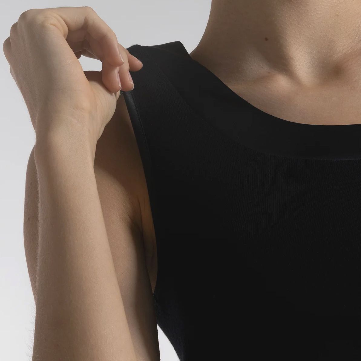 Elegance 4254 - Black