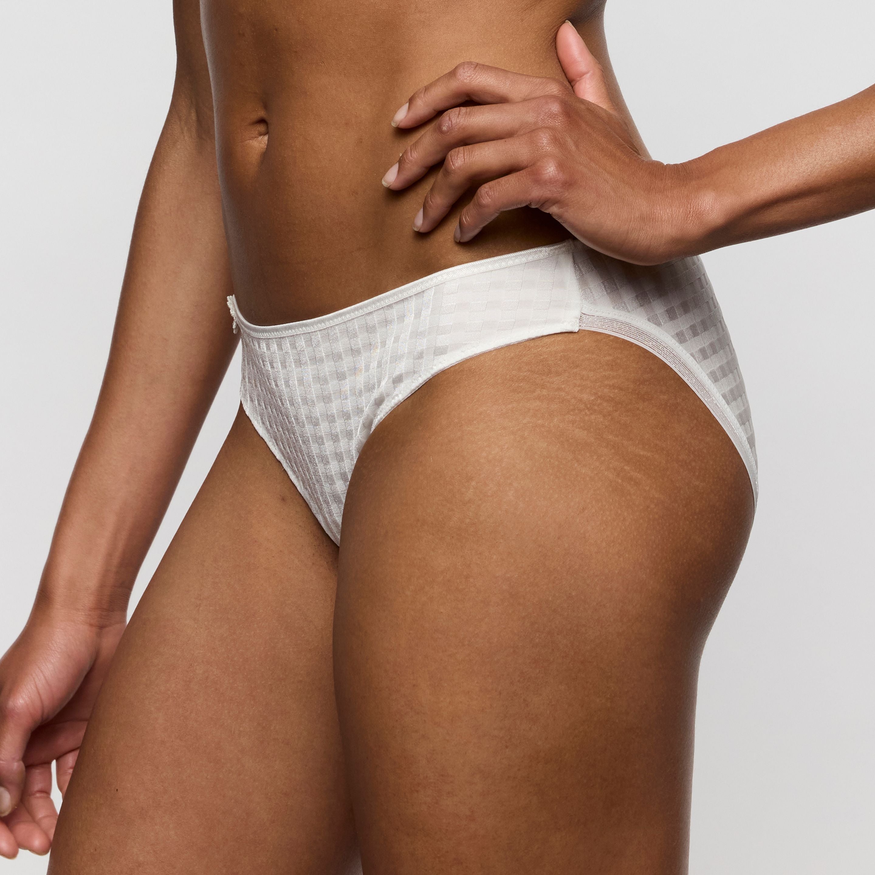 Avero 0500410 - Ivory Petal