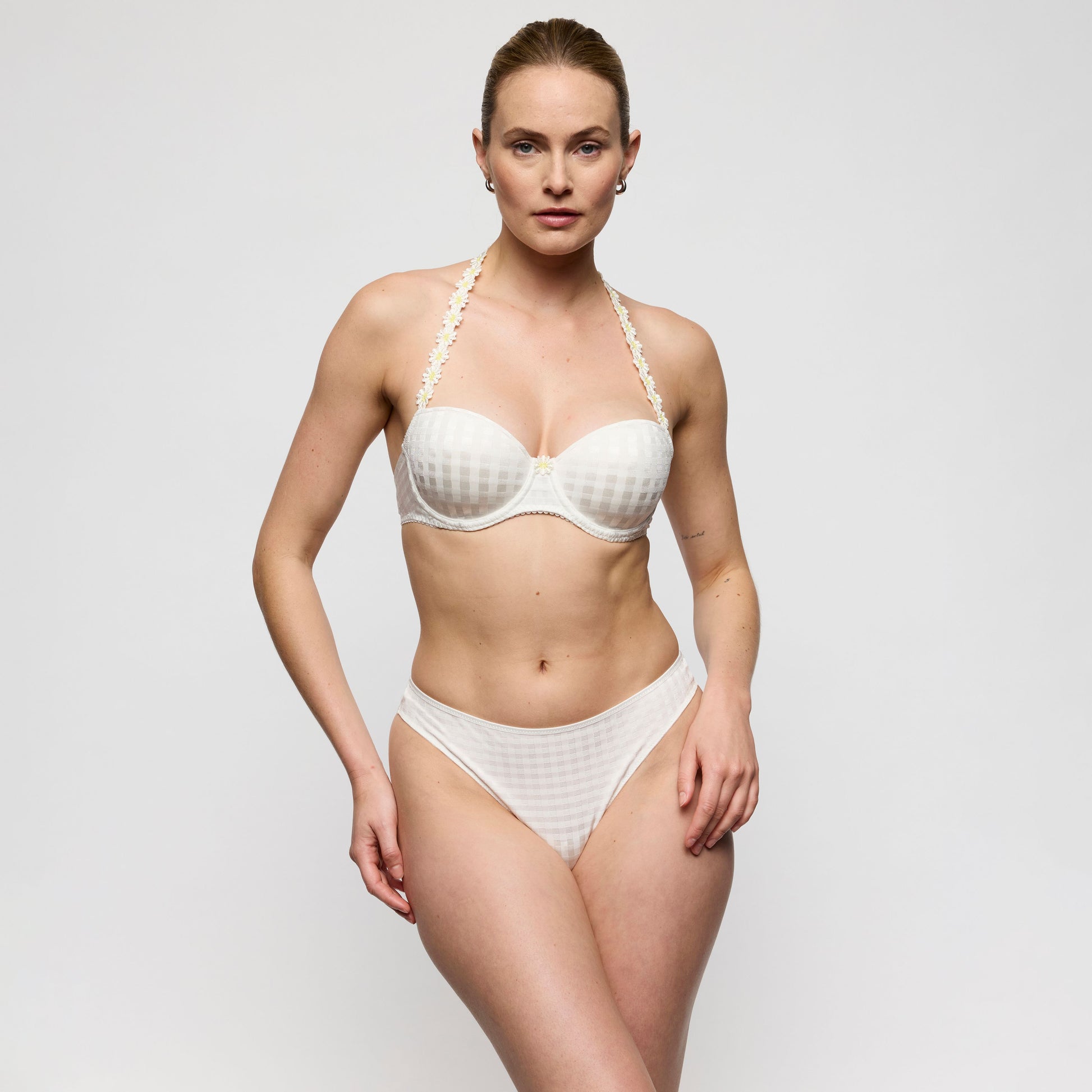 Avero 0600410 - Ivory Petal