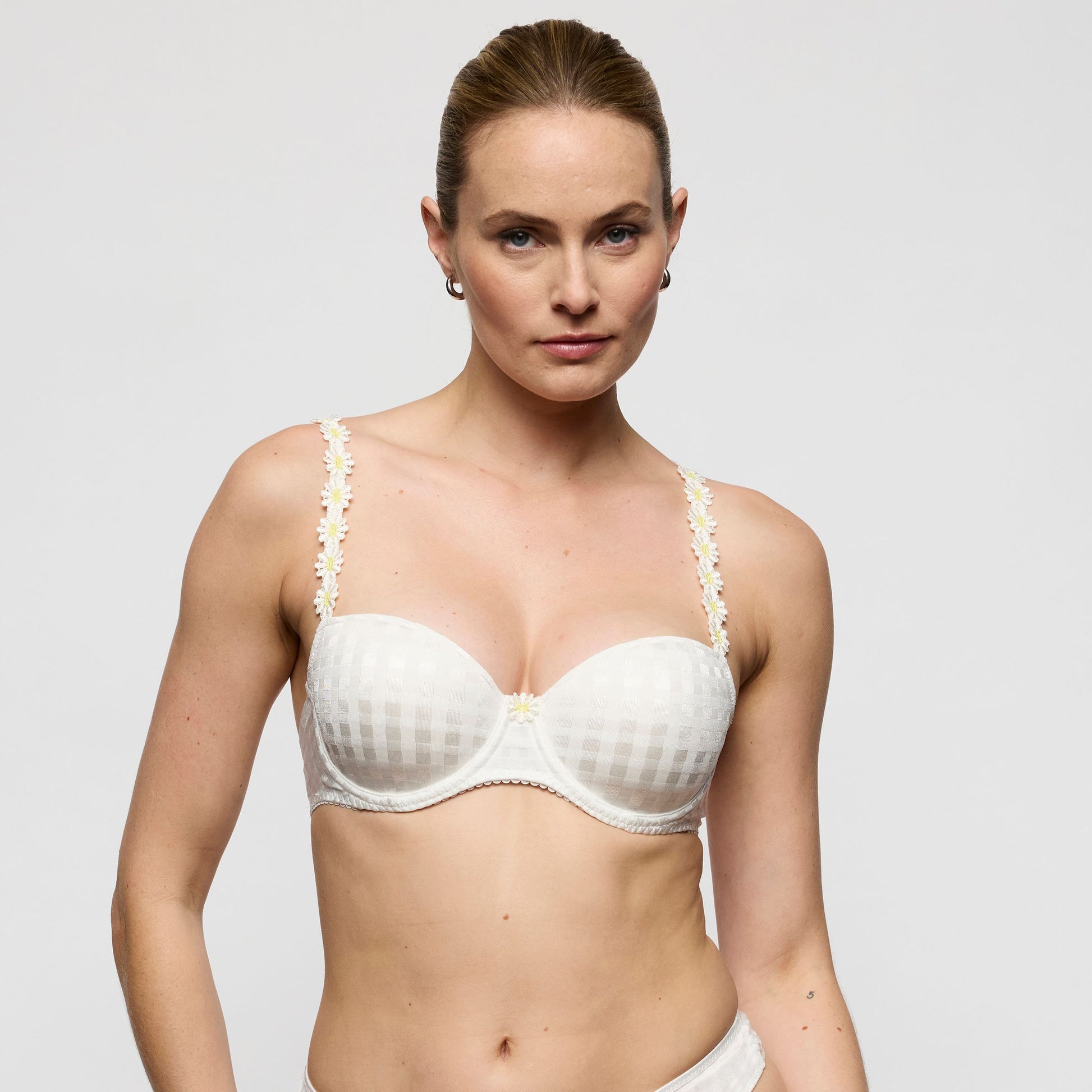 Avero 0100419 - Ivory Petal
