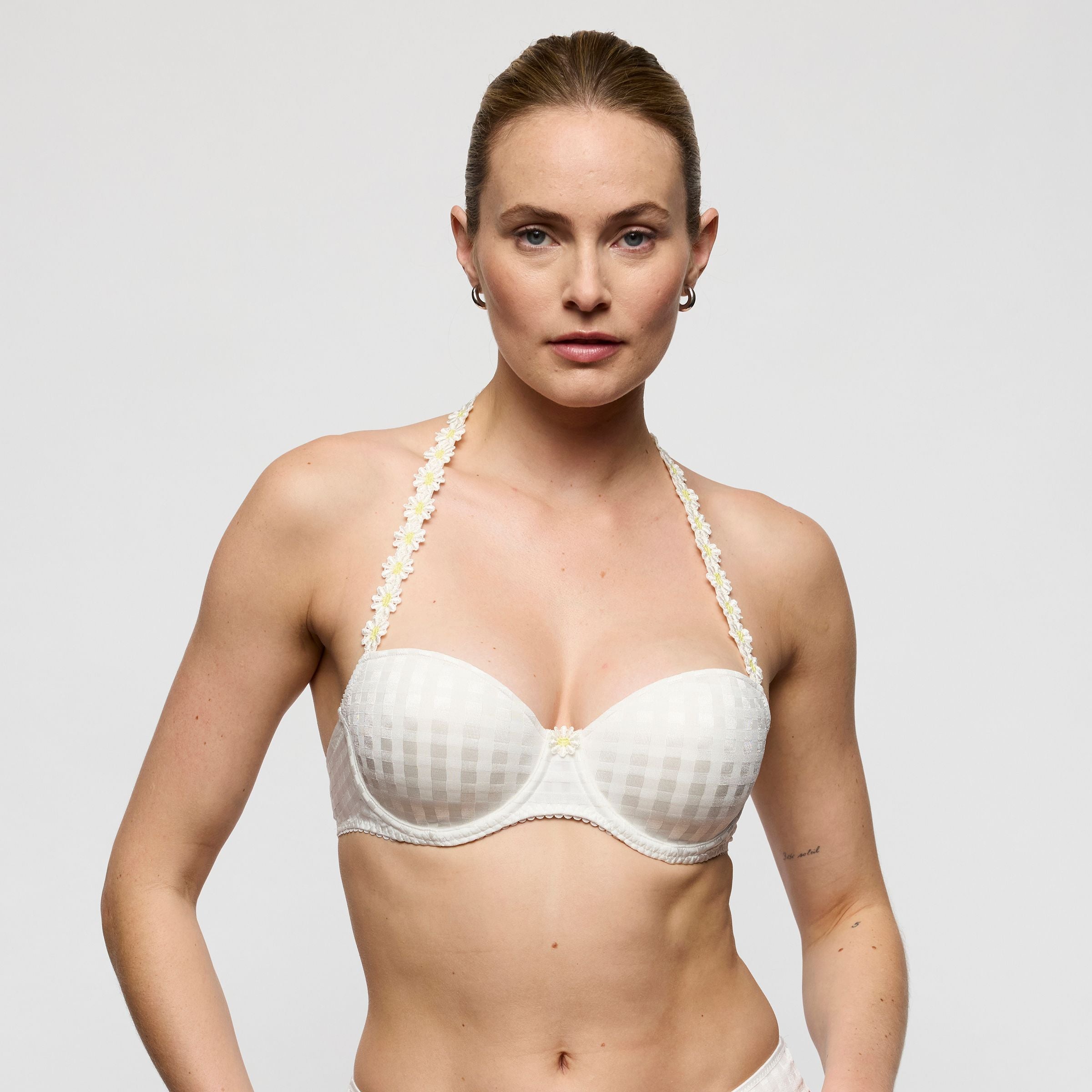 Avero 0100419 - Ivory Petal