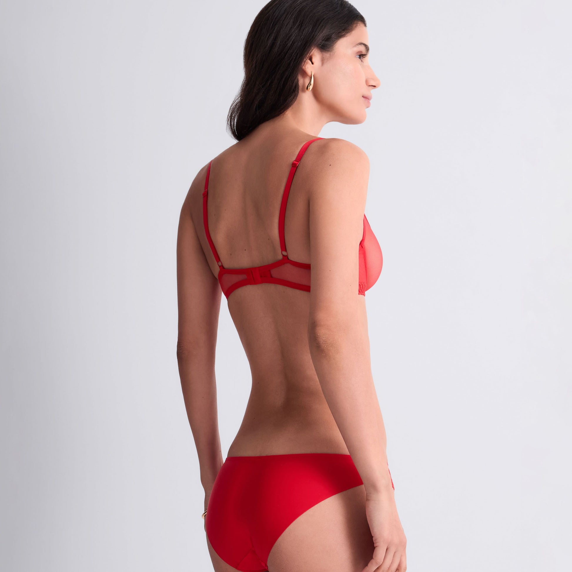 Sheer Emotion 4M22 - Diva Red