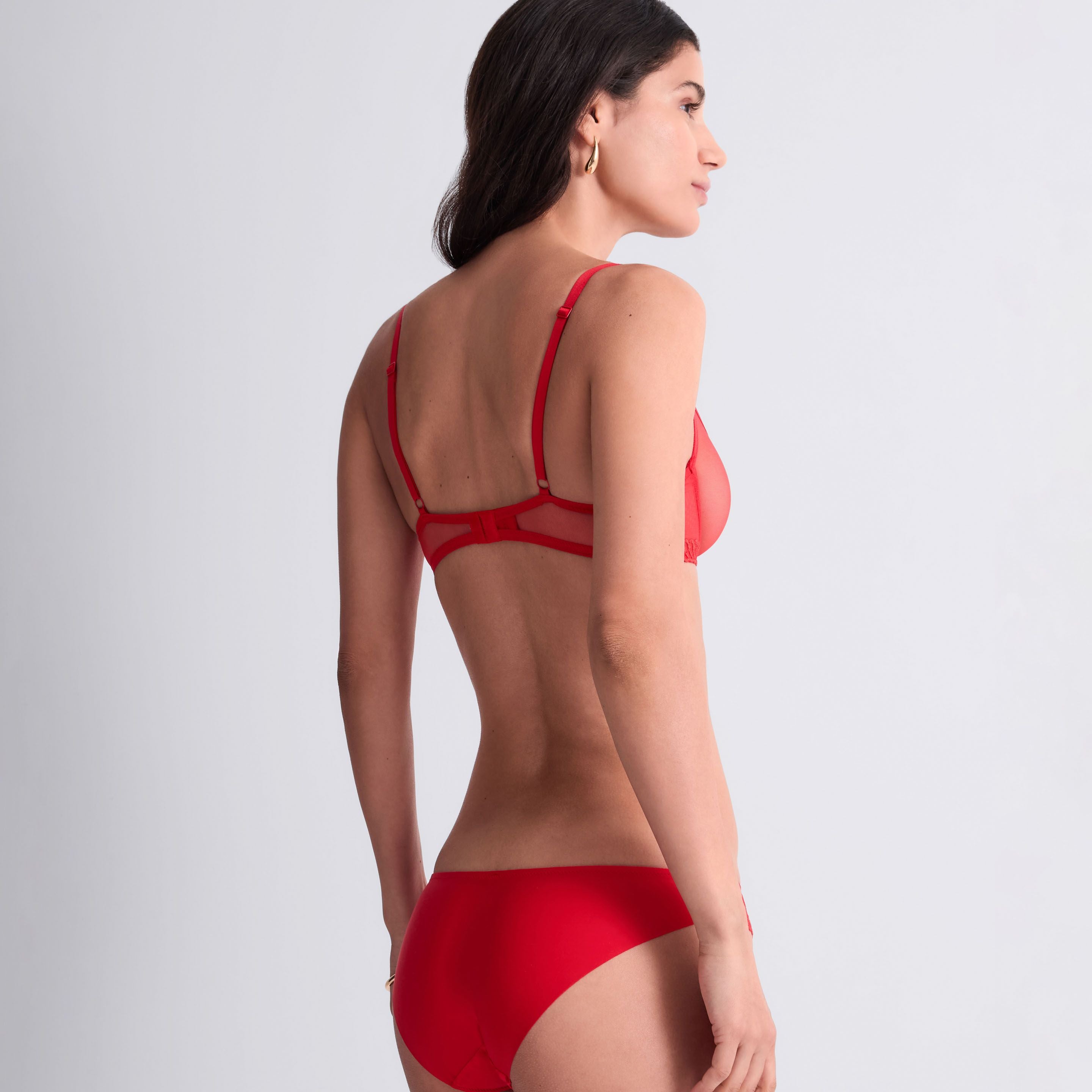 Sheer Emotion 4M22 - Diva Red