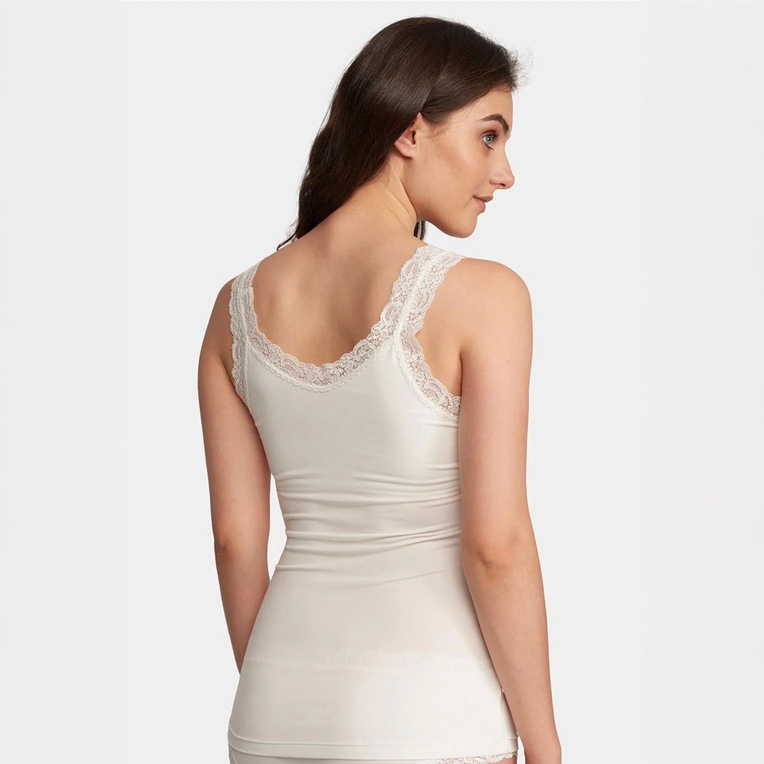 Iconic Lace 610 - Chantilly