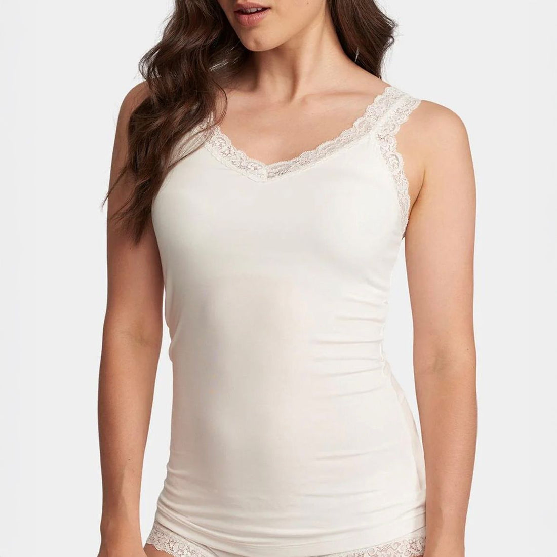 Iconic Lace 610 - Chantilly
