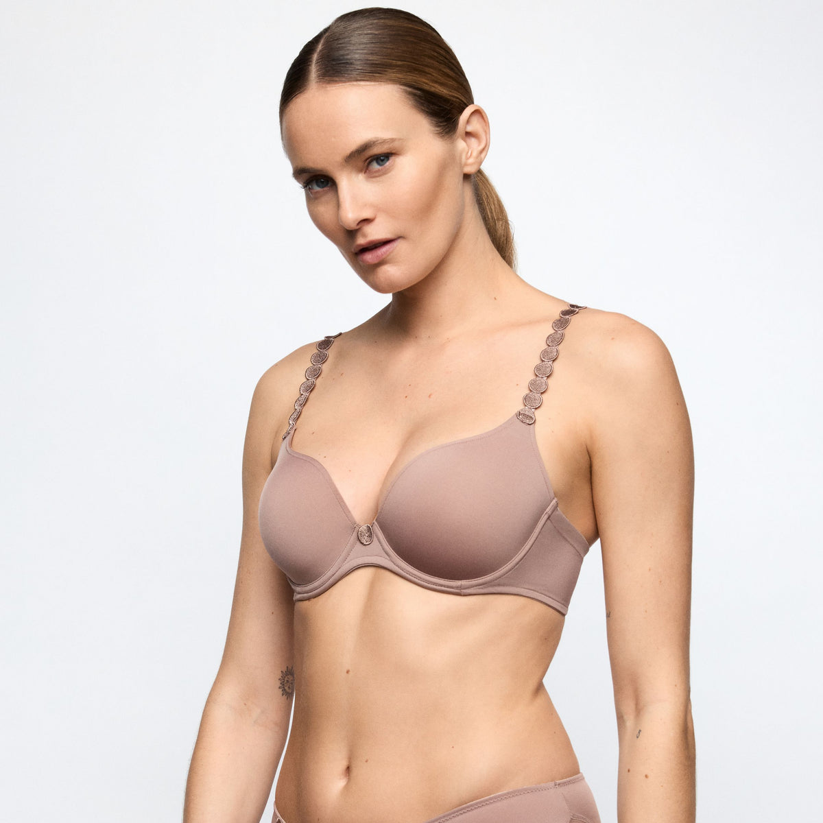 Tom 0120826 - Cosmetic